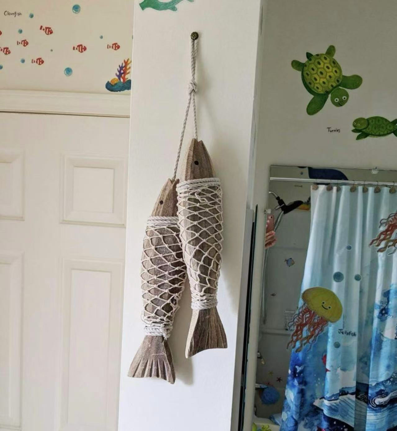 Wooden Fish Wall Decor – Rustic Nautical Beach Theme Sculpture for Bathroom, Bedroom, or Lake House (L)
