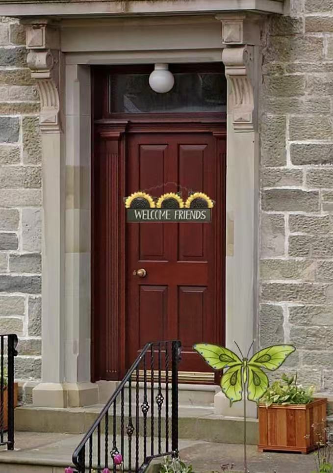 Sunflower Welcome Sign: Garden-themed metal door sign, perfect for front door or wall decor. Durable & Charming: Adds a bright, welcoming touch to your home and garden.