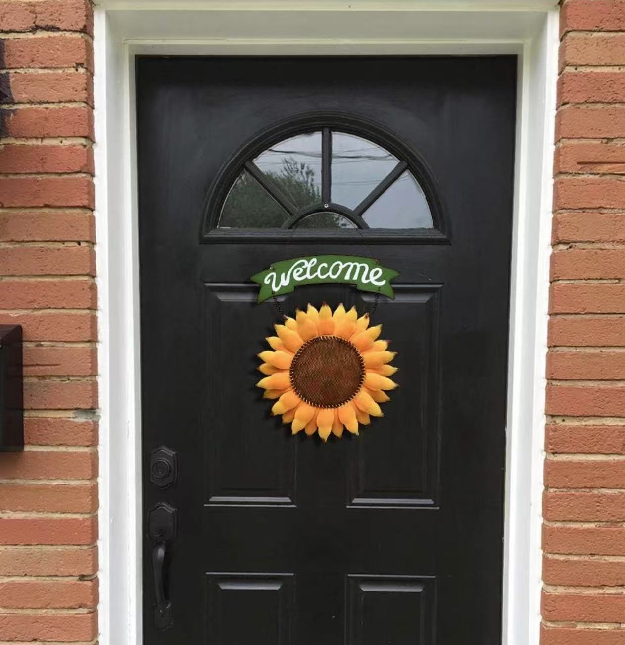 Sunflower Welcome Sign: Garden-themed metal sign, perfect for front door or wall decor. Durable & Charming: Adds a warm, welcoming touch to your home and garden.